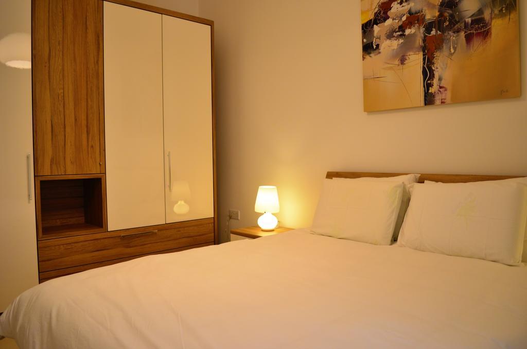 Hepburn Apartment *