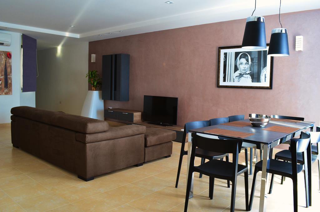 Hepburn Apartment *